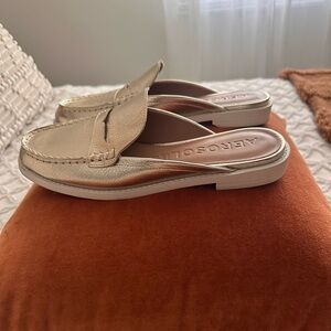 Aerosoles slip on